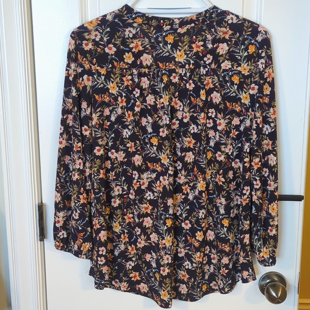Two By Vince Camuto Floral Blouse - Picture 4 of 6